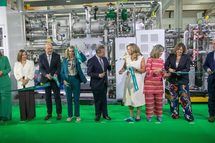 Inauguración de la gigafactoria de electrizadores ‘Accelera by Cummins’.