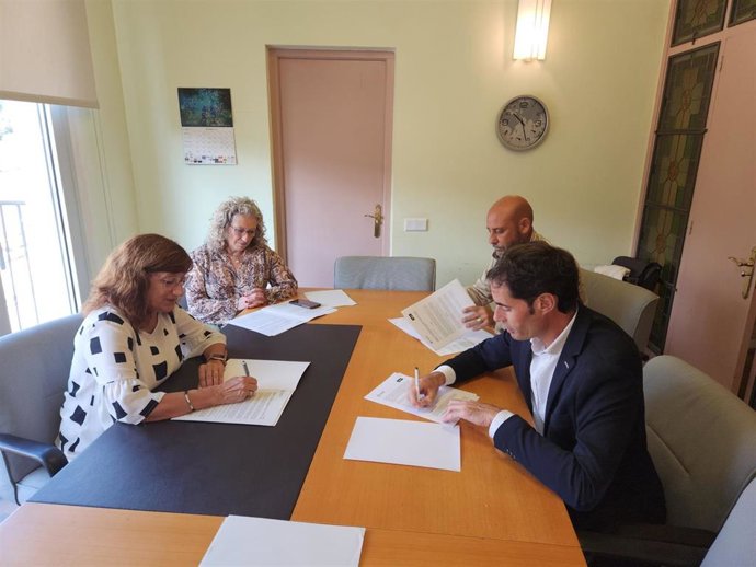 Momento de la firma del acuerdo.