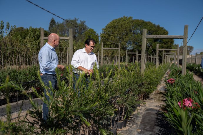 El diputado provincial de Fomento visita el Vivero Provincial