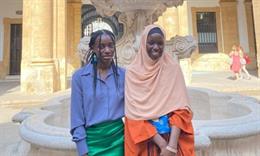 Lolita Aminata Candé y Vardineia Semedo, periodistas de la emisora Radio Mulher.