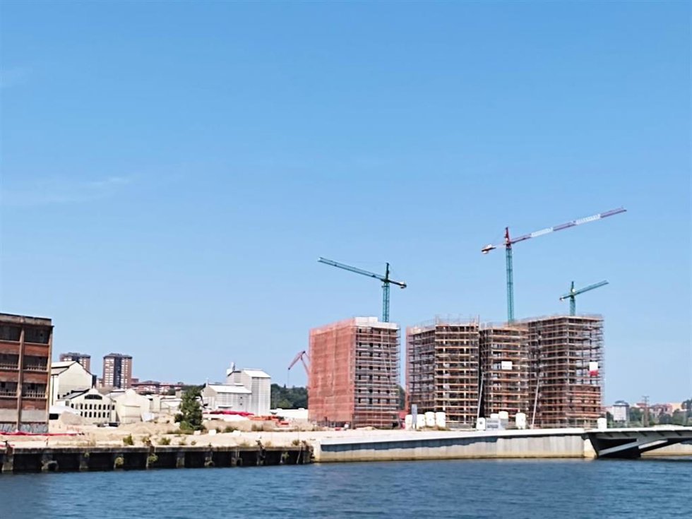 Archivo - Edificios en construcción en Bilbao