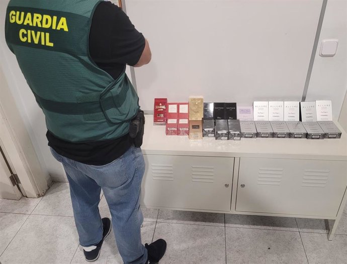 Detenido un hombre por robar más de 25 perfumes en el aeropuerto de Palma
