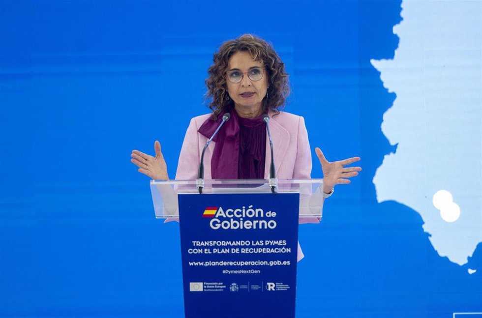La vicepresidenta primera y ministra de Hacienda, María Jesús Montero, clausura la jornada 'Transformando las Pymes con el Plan de Recuperación, en la Escuela de Organización Industrial, a 3 de octubre de 2024, en Madrid (España). El acto tiene como ob