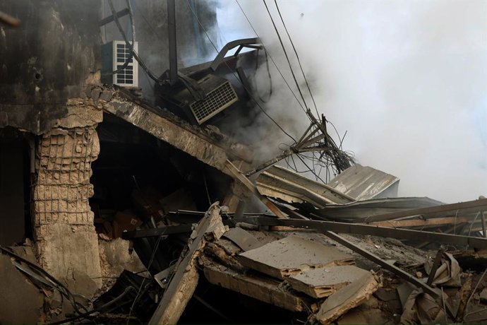 03 October 2024, Lebanon, Beirut: Smoke billows from the site of an Israeli airstrike. Photo: Stringer/dpa