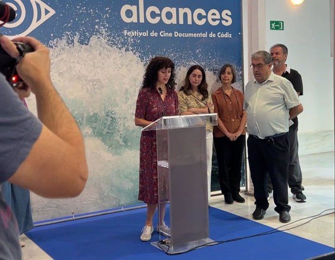 Momento en que se ha hecho lectura del palmarés del Festival Alcances de Cine Documental de Cádiz.