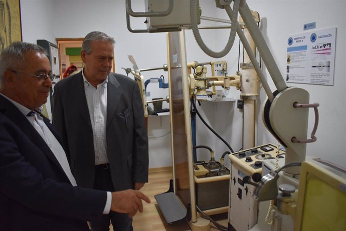 El conselleiro de Sanidade, Antonio Gómez Caamaño, en el Museo do Médico Rural de Maceda (Ourense)