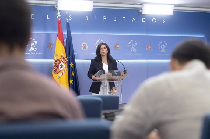 La portavoz de VOX en el Congreso, Pepa Millán, interviene durante una rueda de prensa anterior a la Junta de Portavoces, en el Congreso de los Diputados.