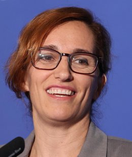 La ministra de Sanidad, Mónica García, interviene durante el Foro Salud de Nueva Economía Fórum, en el Hotel Mandarin Oriental Ritz, a 30 de septiembre de 2024, en Madrid (España).