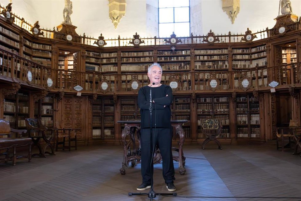 Adri durante su intervención ante los medios de comunicación.
