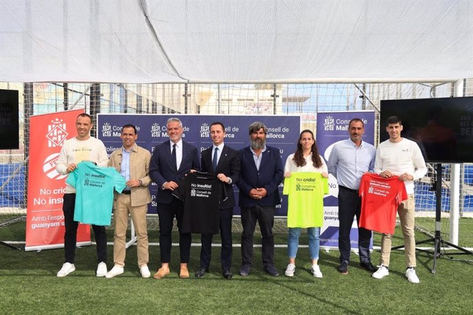 Presentación de la camapaña conjunta entre el Consell de Mallorca y la FFIB contra la violencia verbal en el fútbol base.