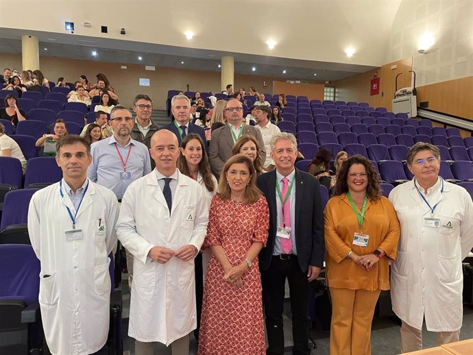 Botella (centro), en la inauguración del I Congreso de Fisioterapia sobre Tratamiento Multidisciplinar del Paciente.