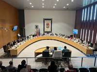 Ayala contrapone el 'modelo Ayuso' de Palacios de Congresos para el norte y centros de menores para el sur