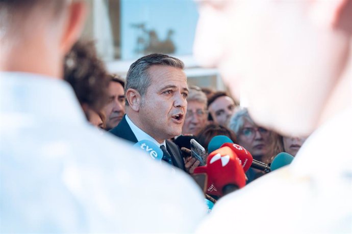 El consejero de Vivienda, Jorge Rodrigo, ofrece declaraciones a los medios a su llegada a la Conferencia Sectorial de Vivienda, en la sede del Ministerio, a 3 de octubre de 2024, en Madrid (España). 