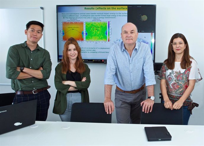 Archivo - El equipo de la UA (de izq. A dcha.) Po-Yen Liu, Laura M. Parro, Adriano Campo Bagatin y Paula Benavidez que viajará a la Estación de la Fuerza Espacial de Cabo Cañaveral (Florida) para participar en el lanzamiento de la sonda Hera de la ESA.