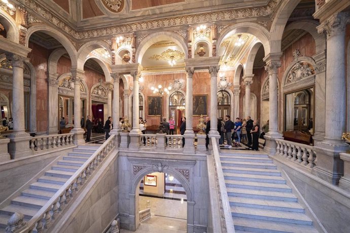 Visita al Ayuntamiento de Bilbao previa a la celebración del Festival Open.