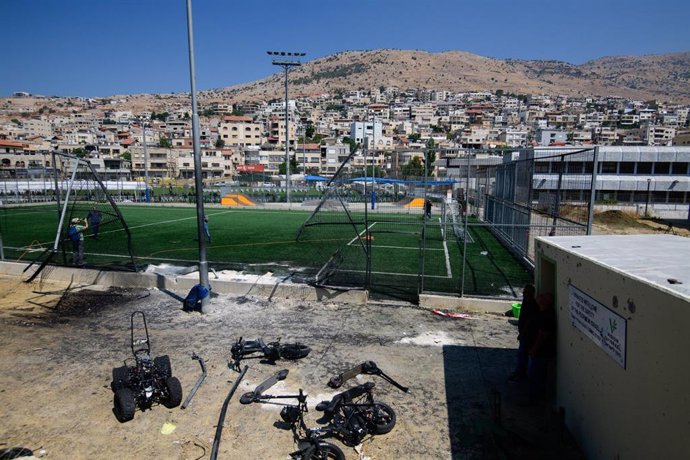 Archivo - Campo de fútbol en Majdal Shams sobre el que cayó un misil que acabó con la vida de doce personas, en su mayoría niños, a finales de julio y de cuya responsabilidad Hezbolá e Israel se acusan mutuamente.