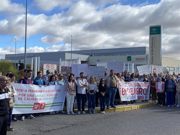 Crespín ha participado en la concentración en defensa de una sanidad públiica de calidad ante el Hospital de Peñarroya.