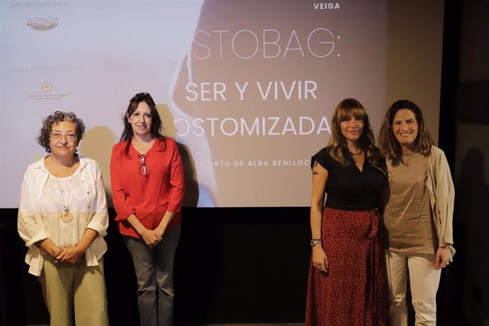 Representantes de FAPOE y SEDE junto a Patricia Veiga y Alba Benlloch