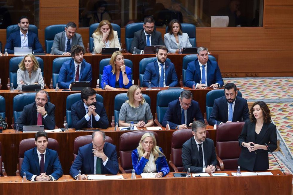 La presidenta de la Comunidad de Madrid, Isabel Díaz Ayuso, durante una sesión plenaria en la Asamblea de Madrid, a 3 de octubre de 2024, en Madrid (España). El incentivo fiscal del 20% para inversores extranjeros que se establezcan en Madrid, conocido 