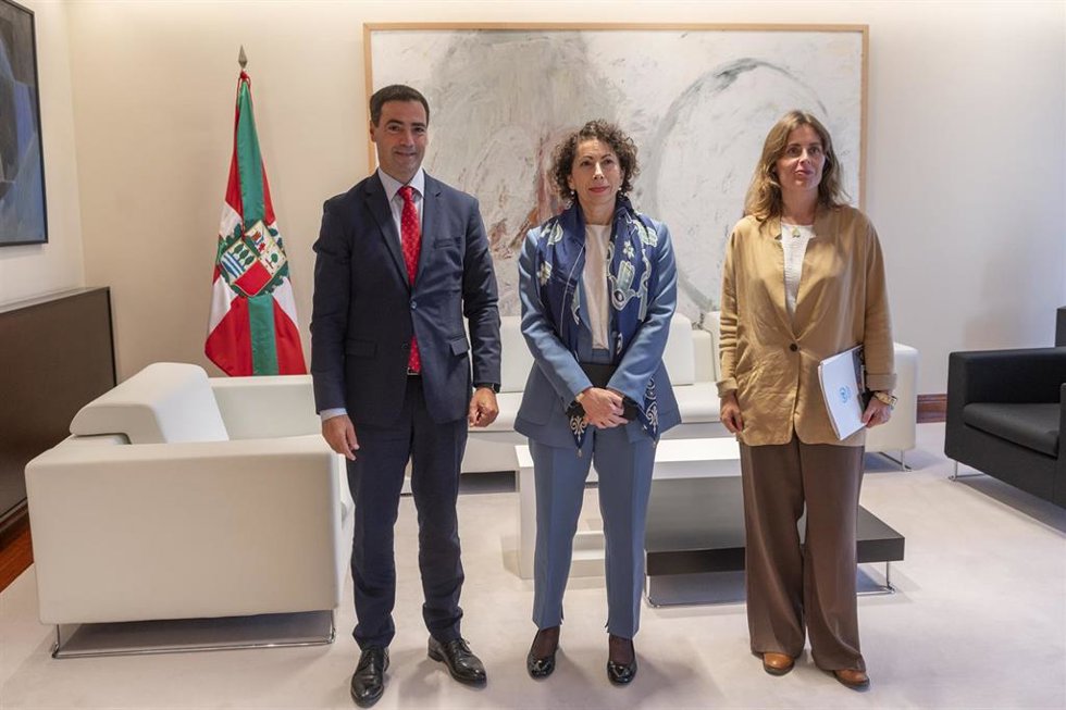 Pradales se ha reunido con la comisionada adjunta de la UNRWA,  Natalie Boucly