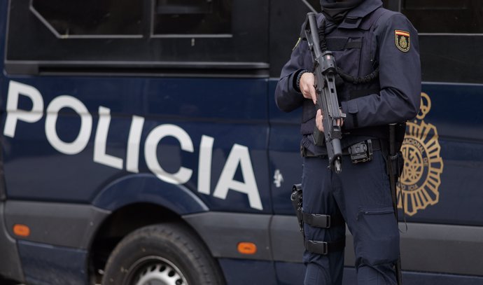 Recursos de Policía Nacional, agente, agentes, policía, policías, distintivo de Policía Nacional, furgón, Unidad de Intervención Policial (UIP), antidisturbio, antidisturbios, arma, armas, armamento, policía con arma