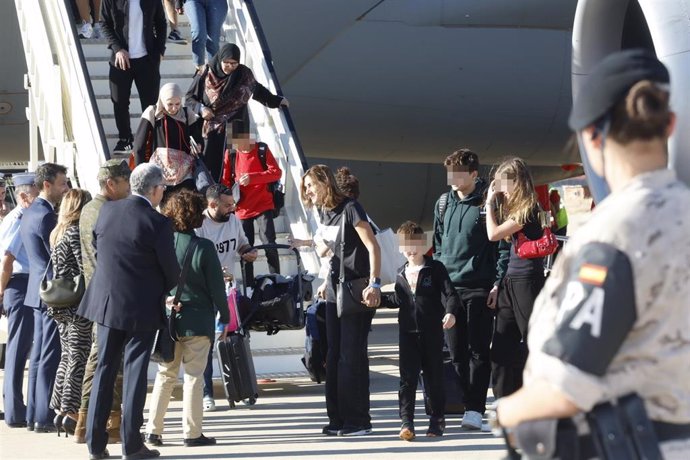 Ciudadanos evacuados de Líbano por el Gobierno.