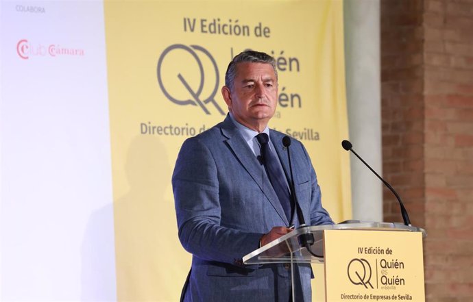 El consejero de la Presidencia, Interior, Diálogo Social y Simplificación Administrativa, Antonio Sanz, durante la clausura del acto de presentación de la publicación 'Quién es quién en Sevilla 2024' de ABC.