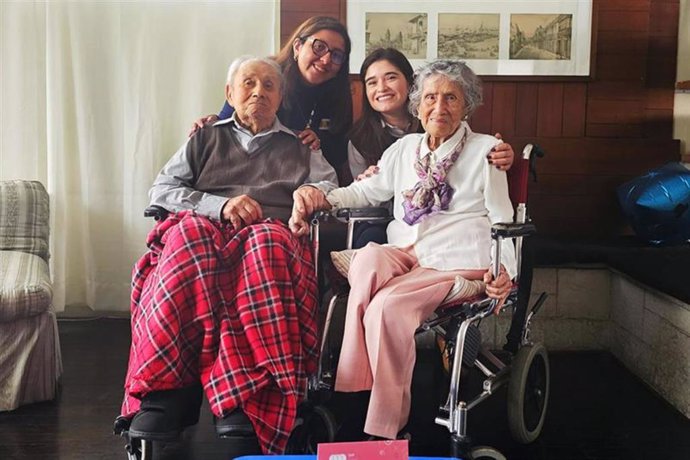 Pensionista de la ONP, Carlos Inga de 102 años y su esposa Josefina Parra de 104 años.