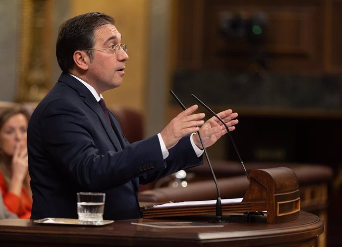 Archivo - El ministro de Asuntos Exteriores, Unión Europea y Cooperación, José Manuel Albares, interviene durante una sesión plenaria, en el Congreso de los Diputados, a 5 de diciembre de 2023, en Madrid (España).  El Pleno del Congreso de los Diputados a