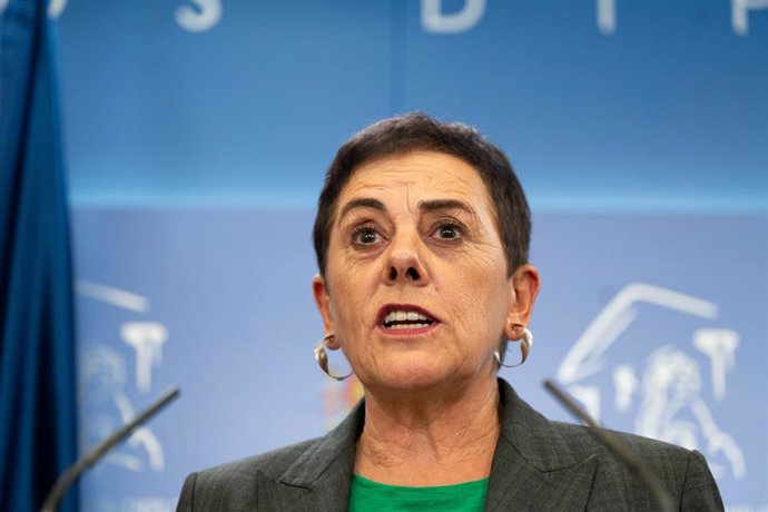 La diputada de EH Bildu en el Congreso, Mertxe Aizpurua, durante una rueda de prensa, en el Congreso de los Diputados, a 3 de octubre de 2024, en Madrid 