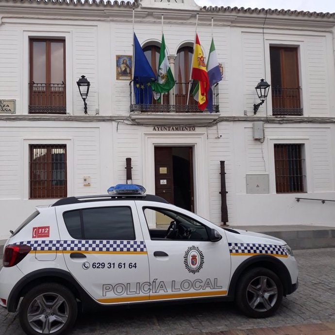 Archivo - Imagen de un coche patrulla de la Policía Local de Salteras