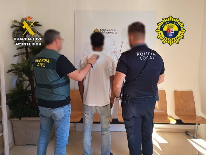 Investigado un hombre por robar 200 kilos de tomates y venderlos de forma ambulante en Albatera (Alicante).