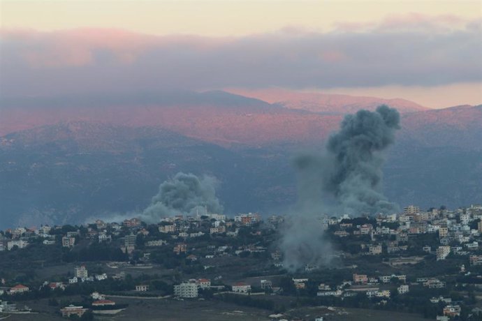 Columnas de humo tras varios bombardeos del Ejército de Israel contra Líbano (archivo)