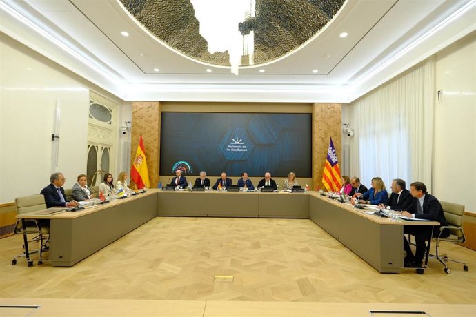 Los presidentes de los parlamentos autonómicos, reunidos en Palma en el foro de la Coprepa.