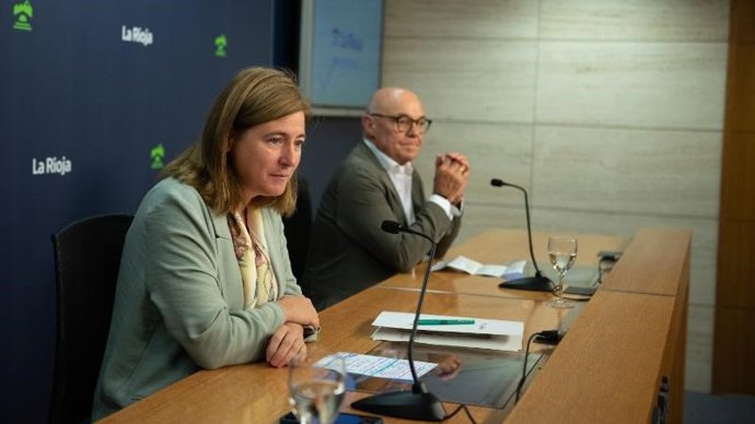 La consejera de Agricultura, Noemí Manzanos, y el presidente de la FER, Jaime García-Calzada, presentan Fruit Attraction