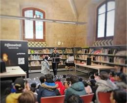 Activitat en una biblioteca pública de Catalunya