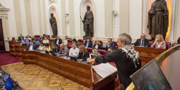 Archivo - El portavoz de Elkarrekin Araba, David Rodríguez, en el pleno de las Juntas de Álava