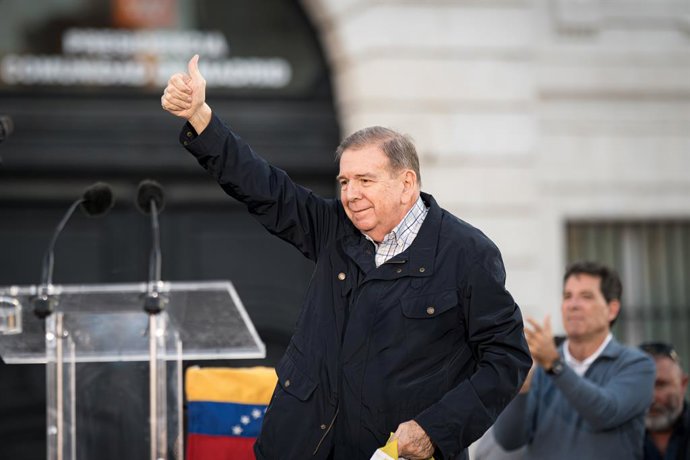 El líder opositor venezolano, Edmundo González, durante una concentración por la libertad de Venezuela, en la Puerta del Sol, a 28 de septiembre de 2024, en Madrid (España). Cientos de venezolanos se han concentrado una vez más en la Puerta del Sol y en
