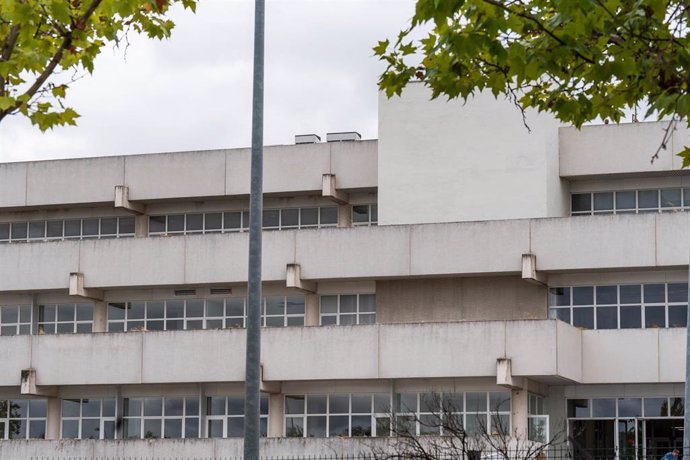 Fachada del centro habilitado para la acogida de menores extranjeros no acompañados de La Canuteña