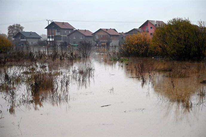 Archivo - Imagen de archivo de inundaciones en Bosnia 