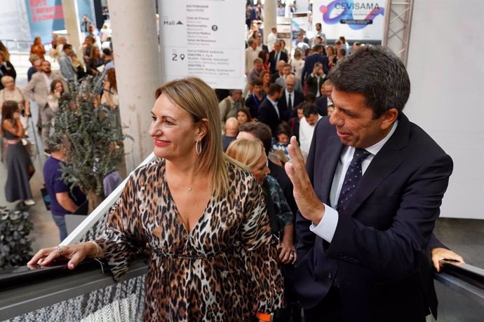 La consellera Nuria Montes i el president Carlos Mazón visiten Fira València