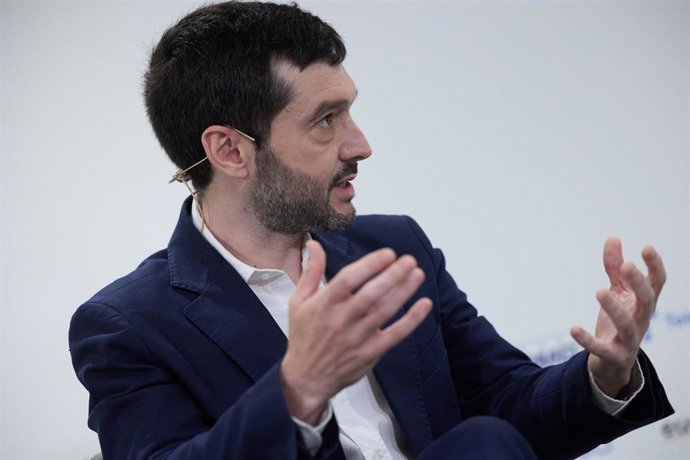 Archivo - El ministro de Derechos Sociales y Agenda 2030, Pablo Bustinduy