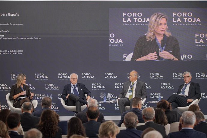 La Directora  de CincoDías y subdirectora de información económica de El País, Amanda Mars, El Presidente del Círculo de Empresarios, Juan Mariá Nin, el Presidente de la Confederación Empresarios de Galicia, Juan Manuel Vieites, y el CEO de Iberdrola, Mar