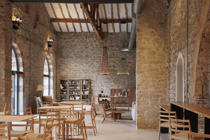 Bodegas Franco-Españolas inaugura 'El Muelle de Carga', un espacio al servicio del consumidor