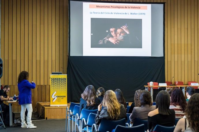 Mesa sobre violencia en atención primaria durante el congreso de Semergen en BEC de Barakaldo