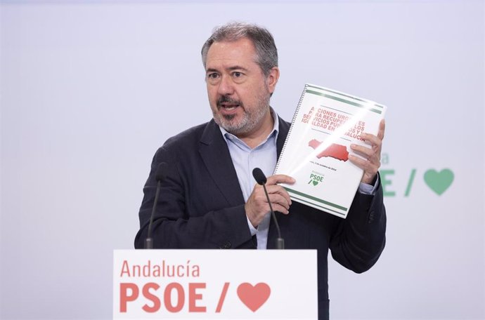 El secretario general del PSOE de Andalucía, Juan Espadas, este viernes en una rueda de prensa antes de constituir el Consejo Municipalista.