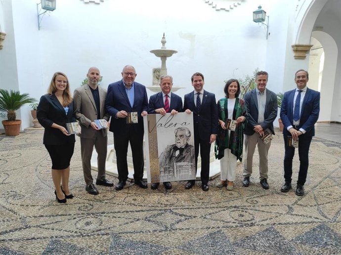 Fuentes (cuarto por la izda.); Lucena (segundo); Torralbo (tercero), y Priego, en la presentación del congreso sobre la figura de Juan Valera.
