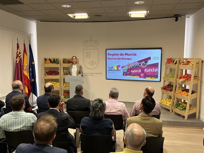La consejera de Agua, Agricultura, Ganadería y Pesca, Sara Rubira, en la presentación de la participación de la Región de Murcia en la Feria Fruit Attraction.