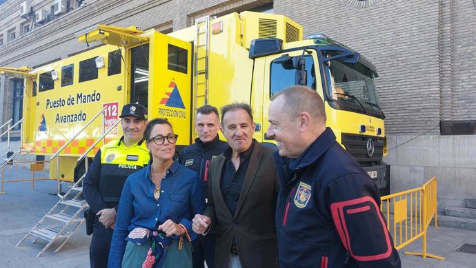 La concejala delegada de Bomberos, Ruth Bravo; el consejero municipal de Presidencia, Relaciones Institucionales y Seguridad Ciudadana, Ángel Lorén, y el jefe de servicio de Bomberos y Protección Civil, Eduardo Sánchez.