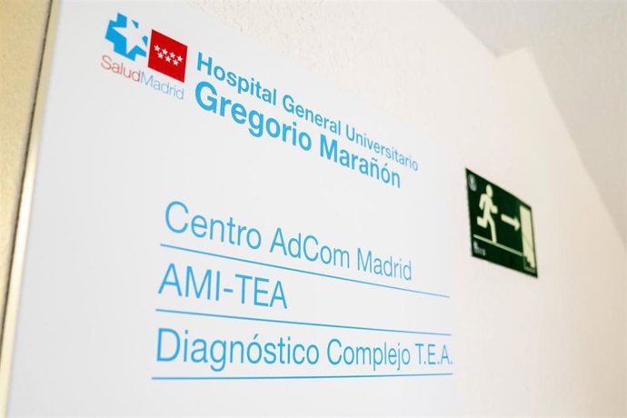 Archivo - Cartel de señalización de la unidad de Adicciones Comportamentales del Hospital Gregorio Marañón, en el Hospital Gregorio Marañón, a 24 de agosto de 2022, en Madrid (España).